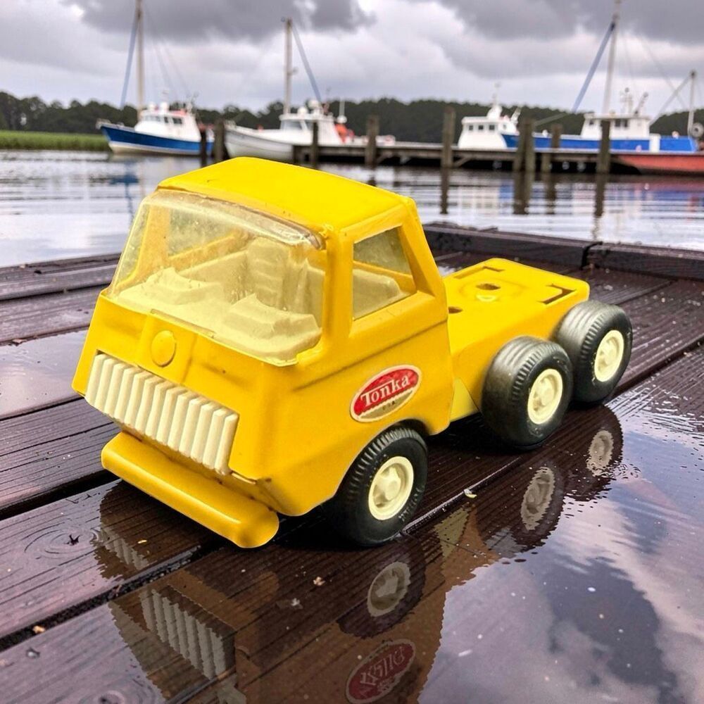 Vintage Tonka Pressed Metal Yellow Six Wheeled Cab 4.25” Vehicle A59